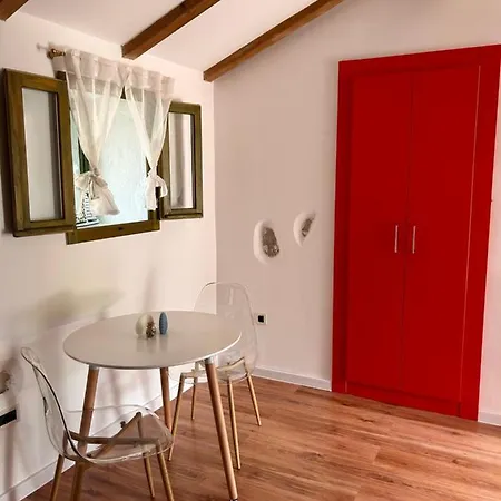 Gaya アパート シベニク